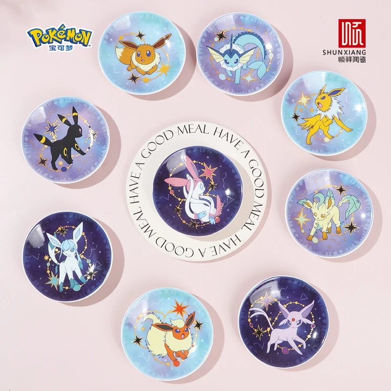 Фото В наличии: Набор керамических тарелок SHUNXIANG Pokémon с лицензией, серия Eevee, подарочная коробка «Звездное небо», фарфоровая посуда в аниме-стиле, подарок №4