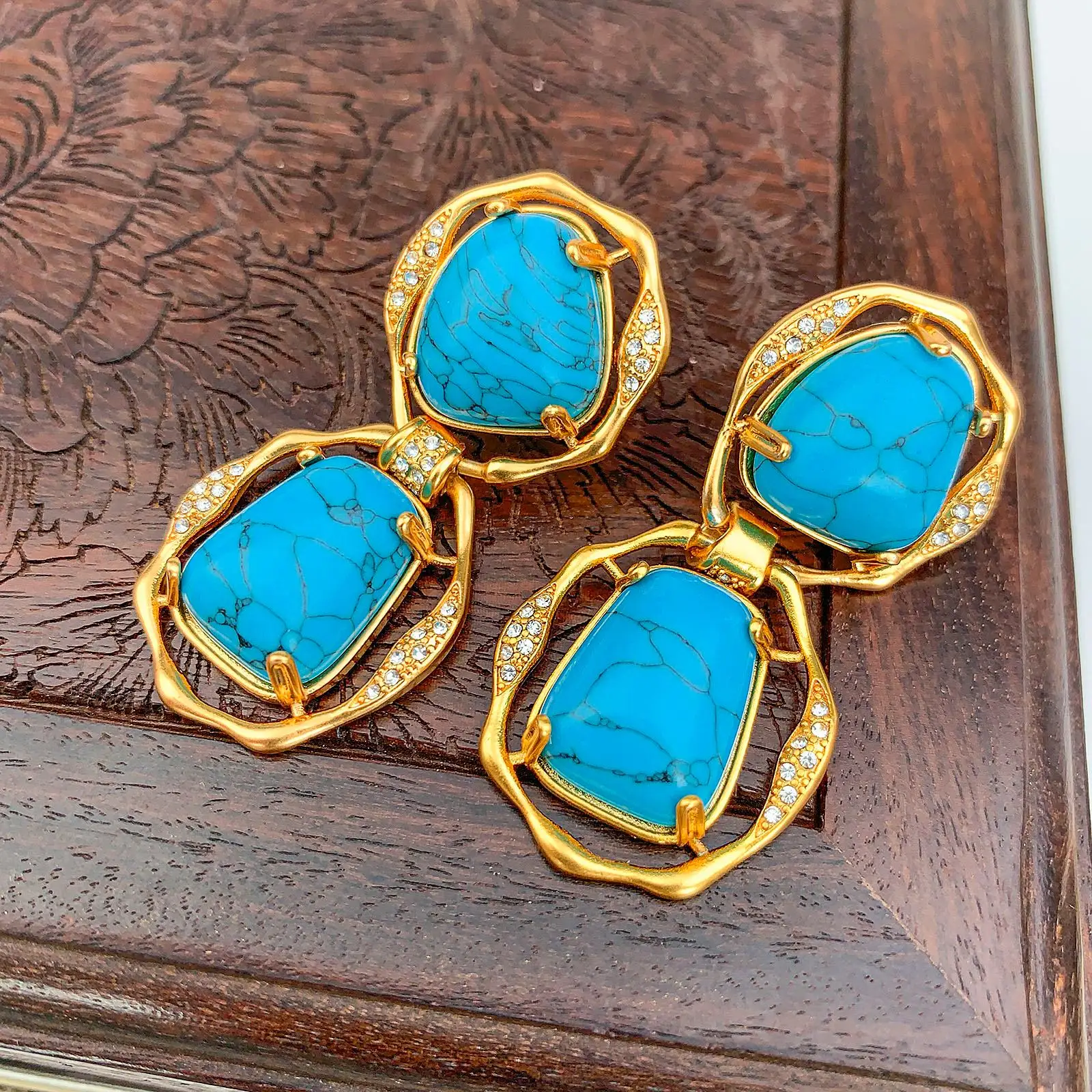 

New retro inlaid turquoise versatile earrings for women