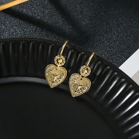 Классические золотистые металлические серьги в форме сердца для женщин, винтажные инкрустированные крупные Висячие серьги, бриллианты, ювелирные изделия 3S163