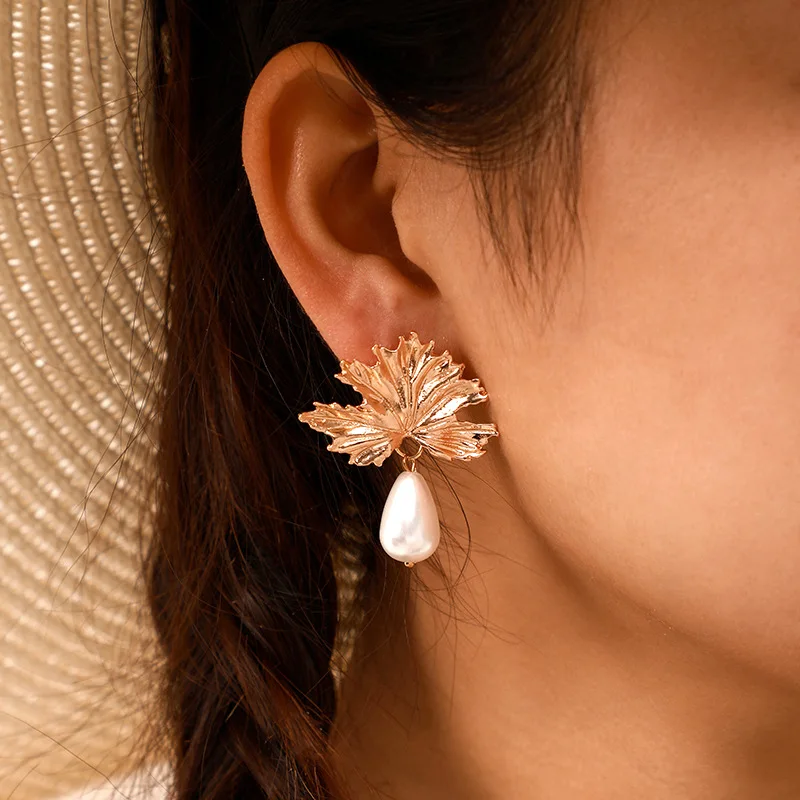 

Elegant Women Pearl Drop Earrings Vintage Jewelry Golden Color Metal Flower Leaf Dangle Earrings Statement Party Accessories