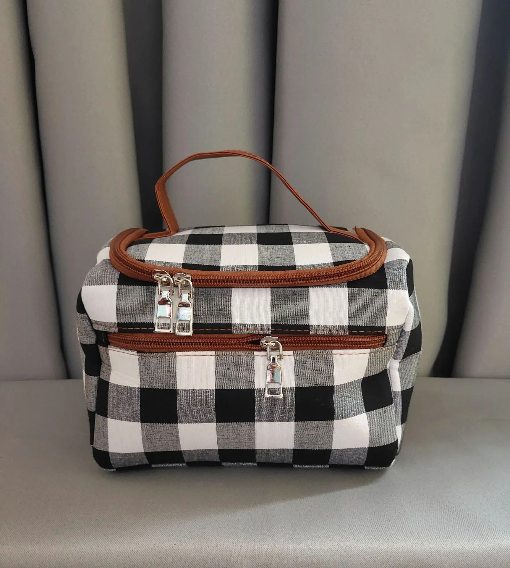 Большая вместительная косметичка с двойной молнией женская для купания дорожный