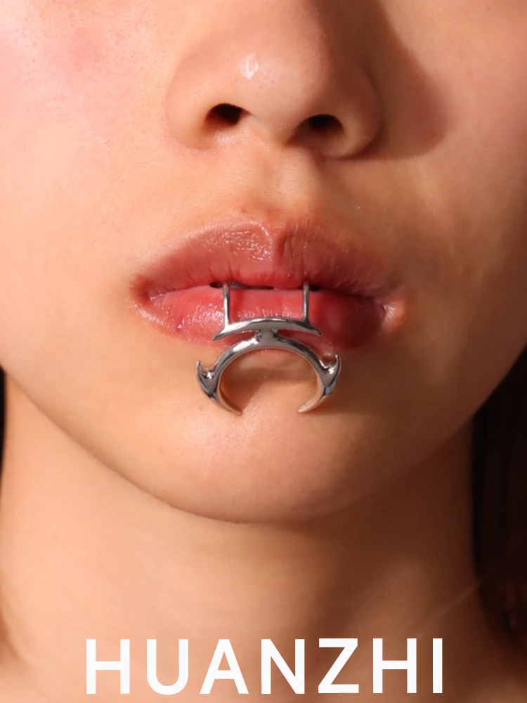 

HUANZHI 2023 Irregular Hollow Rounded Spiked Metal Cyberpunk Gothic Lip Clip For Women Unisex Body Couple Y 2K Jewelry