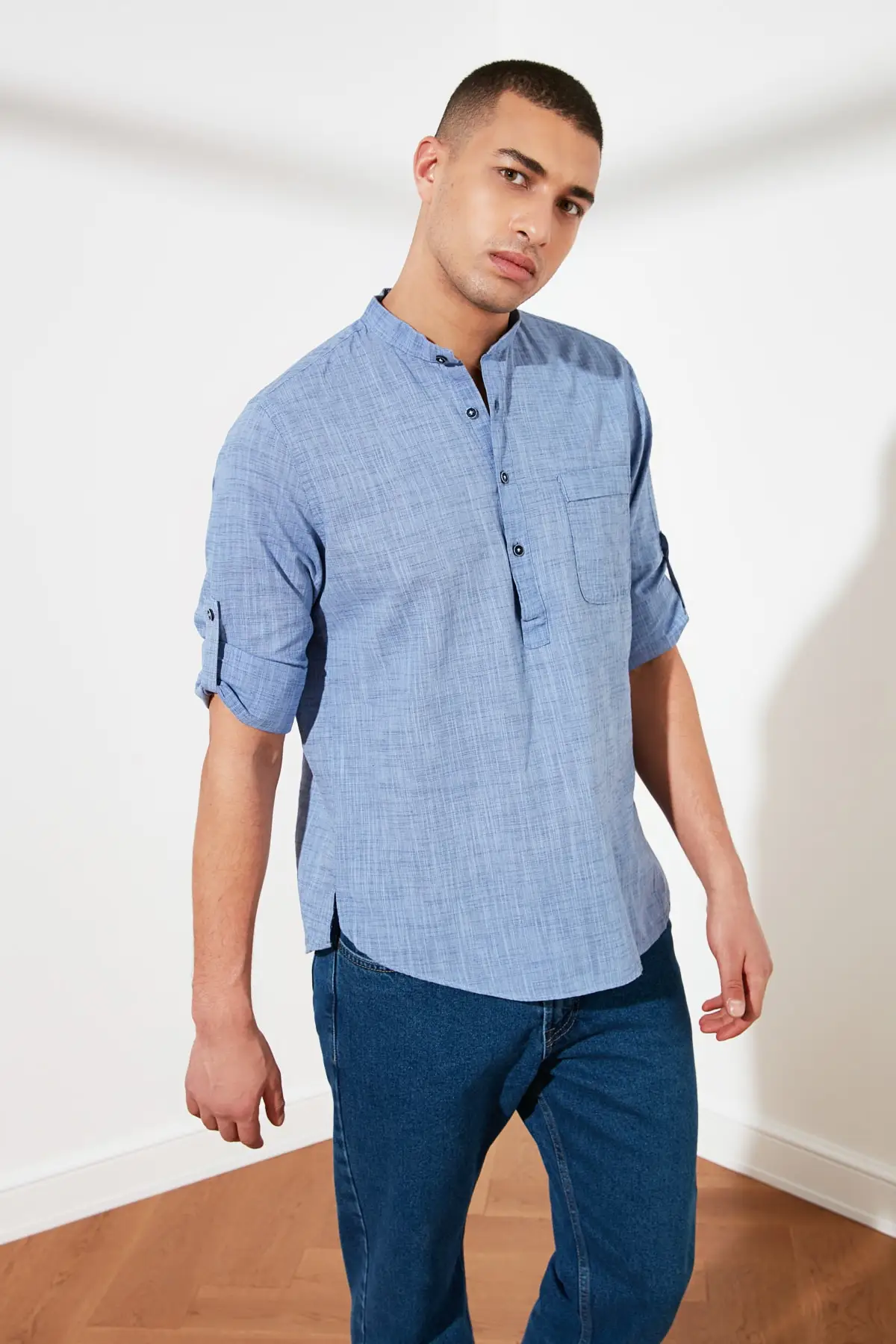 

Trendyol Male Slim Fit Crew Neck Shirt TMNSS21GO0219 with Epaulets