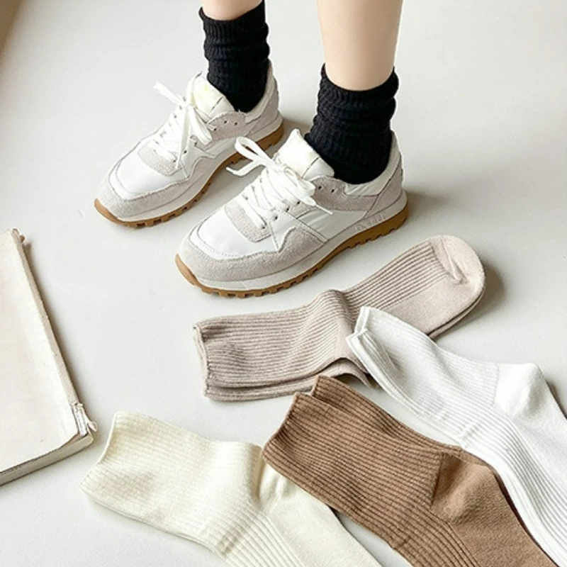 1 pair New Solid Color college style Women's cotton Socks Spring and Autumn Fashionable and comfortable Sports Socks for Women