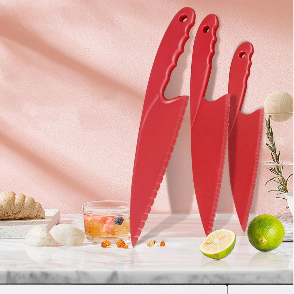 

2pcs Plastic Fruit Cutter Cake Plastic Knives Children's Early Education Cutter for Home (Dark Red)