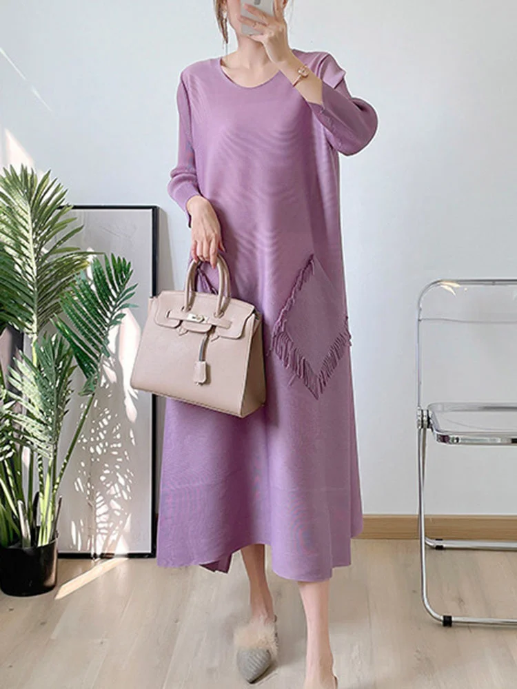 Женское плиссированное платье с бахромой GVUW осень 2024 новое однотонное