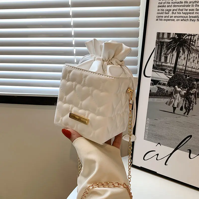 2022 New Fashion Chain Messenger Bag Wild Shoulder Small Bag Simple Casual Collection Light and Handbag