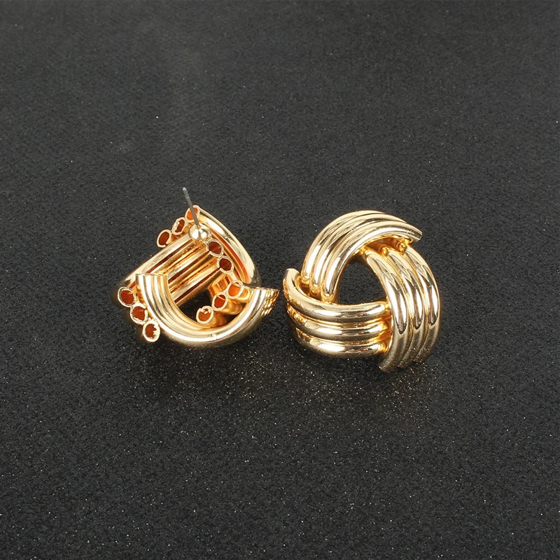 

2.2cm Gold Color With Desingned Curve Triangle Figure Earrings For Girl Decoration 2022 New Brand