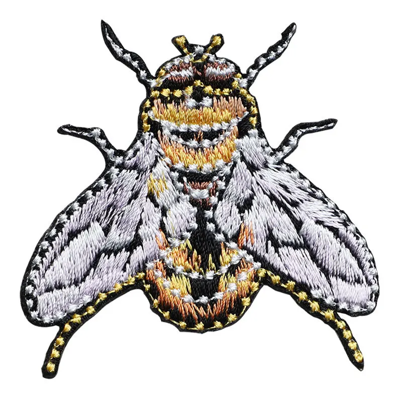 Изысканная вышивка маленькой пчелы на нашивке для ремонта одежды модное