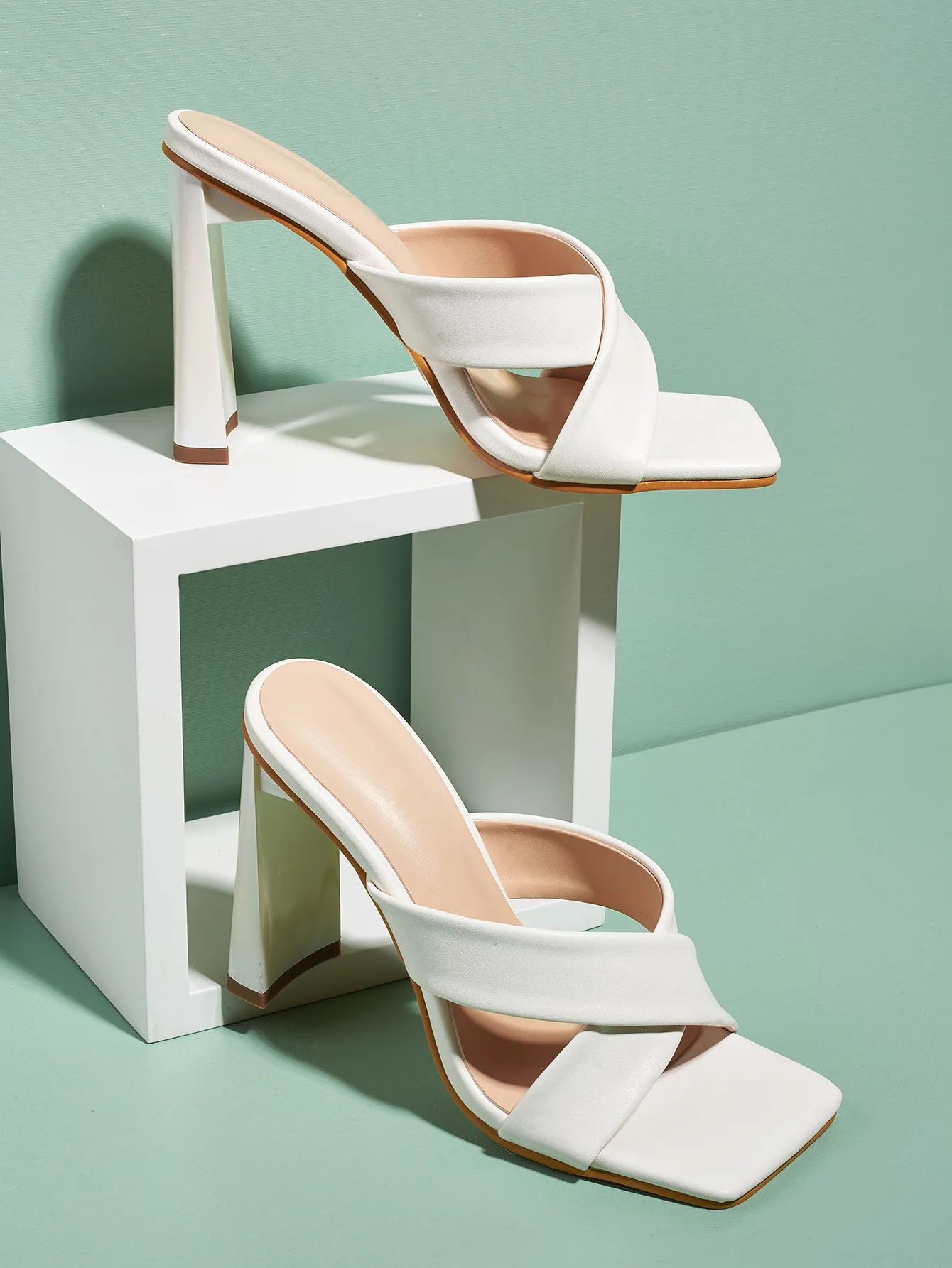 

New European And American High Heel Women's Shoes 2022 Summer Thick Heel Cross Strap Sandals Sexy Fashion Women's Slippers