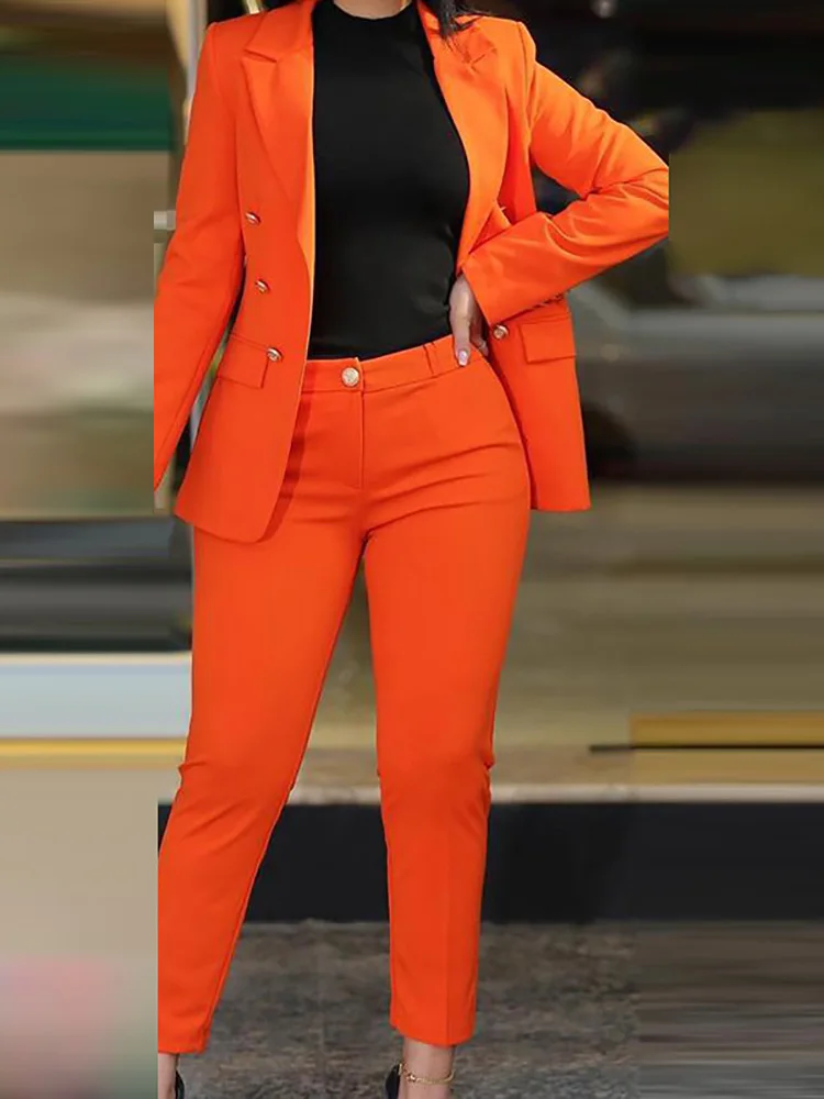 Женский офисный костюм из двух предметов однотонный облегающий жакет и