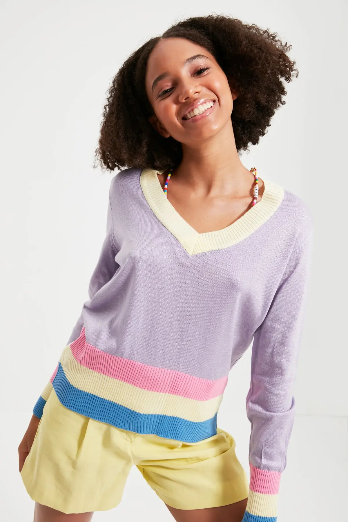 

Trendyol V Collar Knitwear Sweater TWOAW22KZ1507