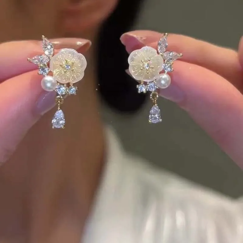

Korean Elegant Zircon Flower Hoop Earrings Charming Earrings for Women Girls Fashion Metal Daily Jewelry Gift 2023 New Trend