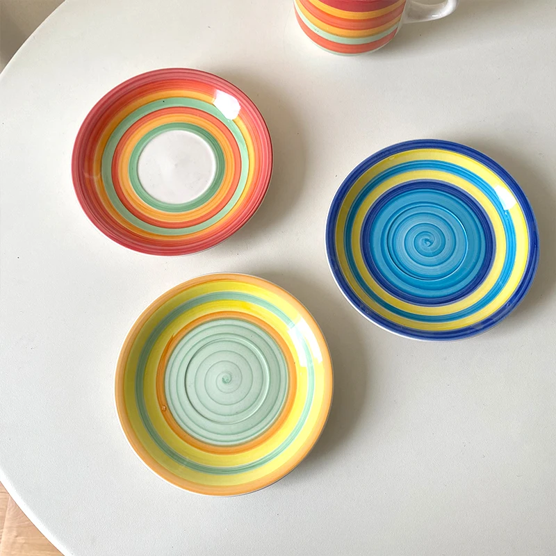 Набор разноцветных тарелок для молока в полоску 350 мл