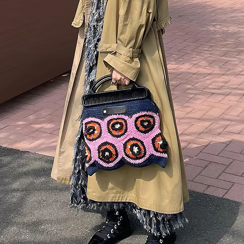 

Новинка 2022, шикарная женская сумка ручной вязки, модные сумки в стиле ретро, вместительные портативные сумки для женщин, роскошные сумки для...