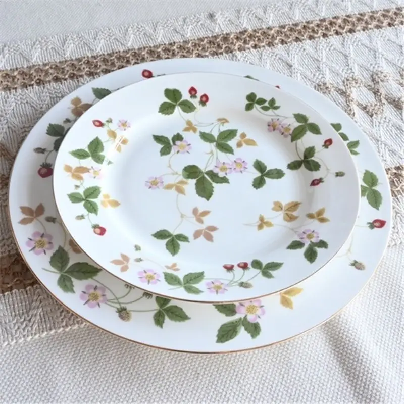 

Wedgwood Wild Strawberry Wild Strawberry Bone China Snack Fruit Plate