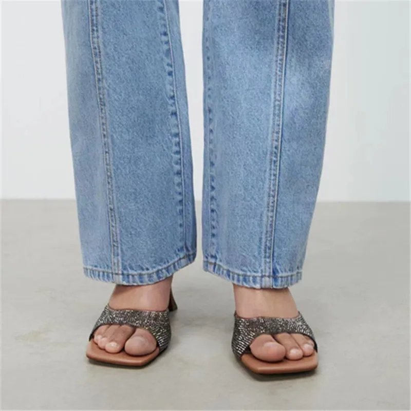 Туфли на высоком каблуке женские тапочки среднем роскошные сланцы с острым