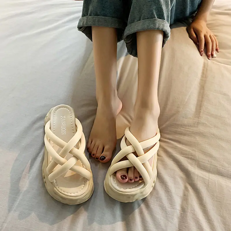 Ladies Slippers and Sandals Slipper Female Beach Fashion with Free Shipping Platform Summer New 2023 Green Black Strappy Cute