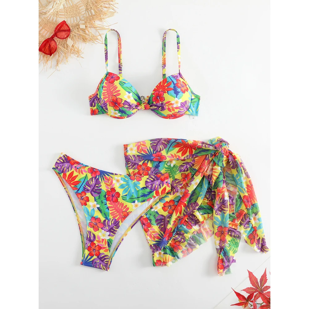 Рисунок 4 - Купальник-бикини с тройным принтом и юбкой