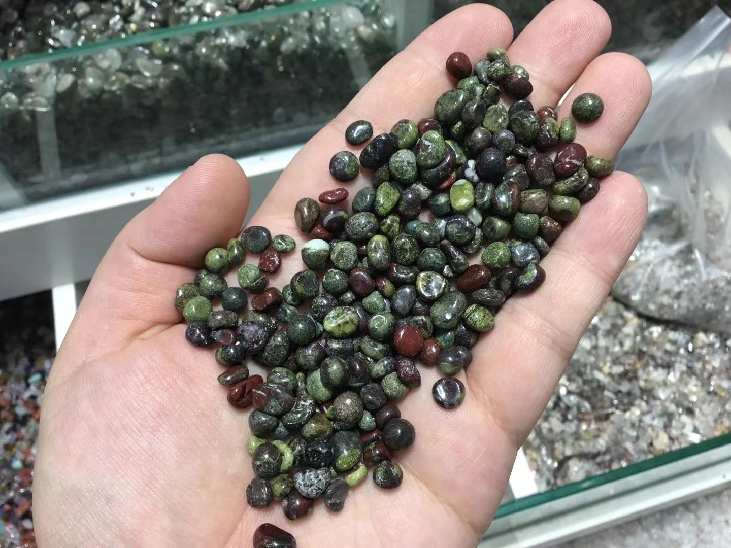 Натуральный камень в виде крови дракона качество гравия кристаллический