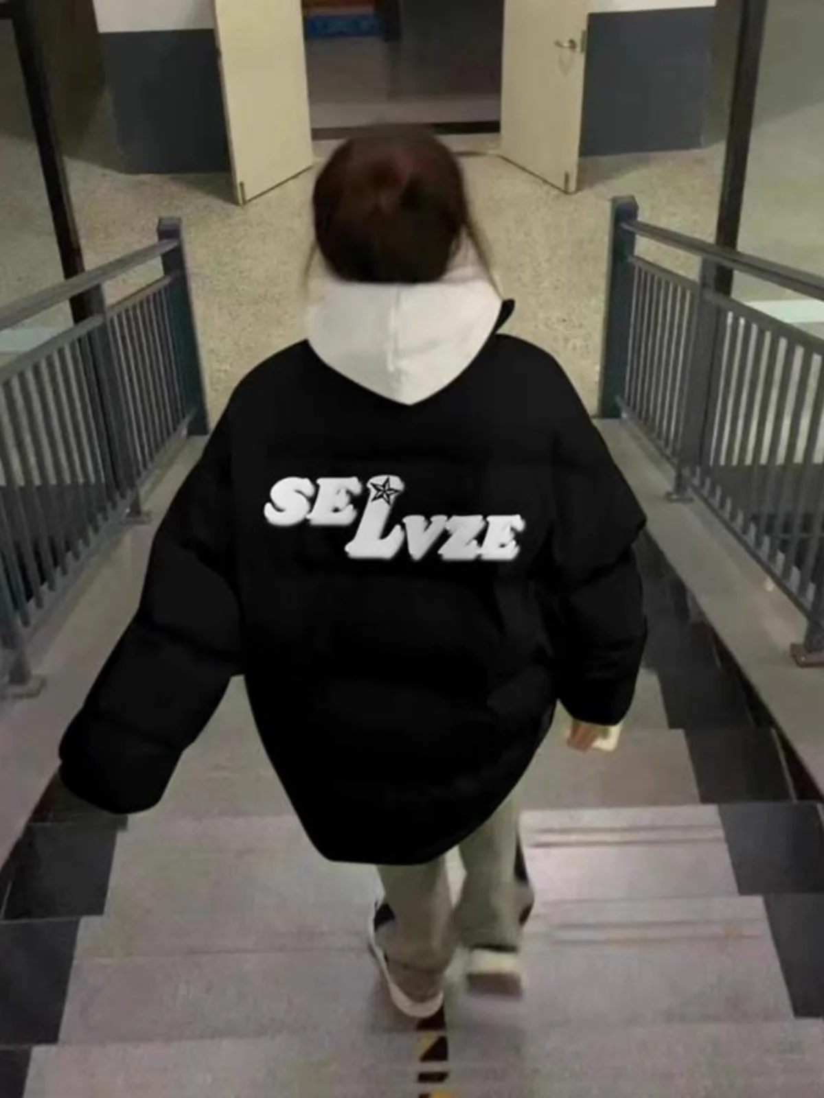 Женское черное пальто с хлопковой подкладкой и воротником-стойкой Осень-зима