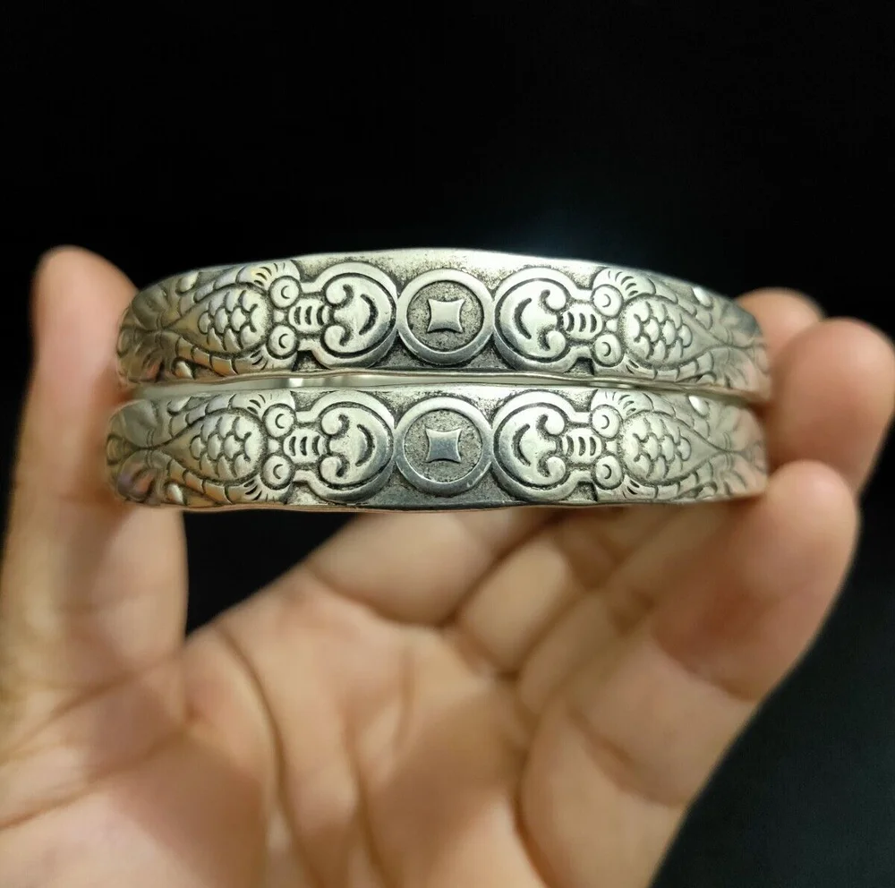 

Пара регулируемых браслетов с золотыми рыбками