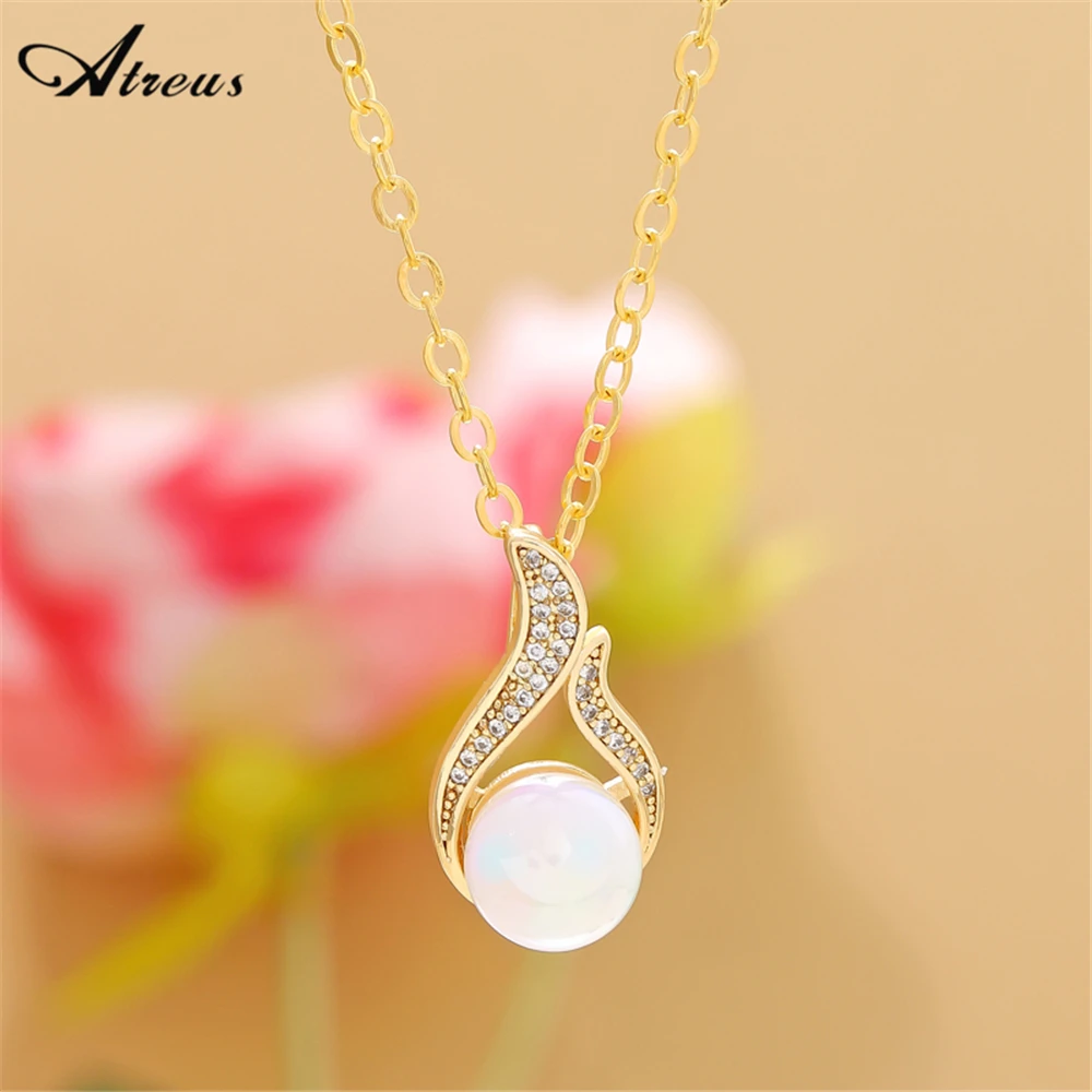 

Geometric Water Drop Imitation Pearl Necklace For Women Rhinestone Necklace Summer Jewelry Simple Choker Clavicle Chain