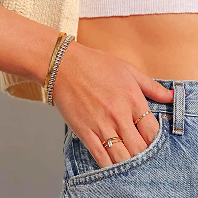 Браслет женский теннисный золотистый с кристаллами и фианитами