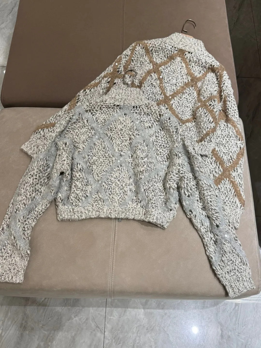 Женский кардиган в стиле ретро