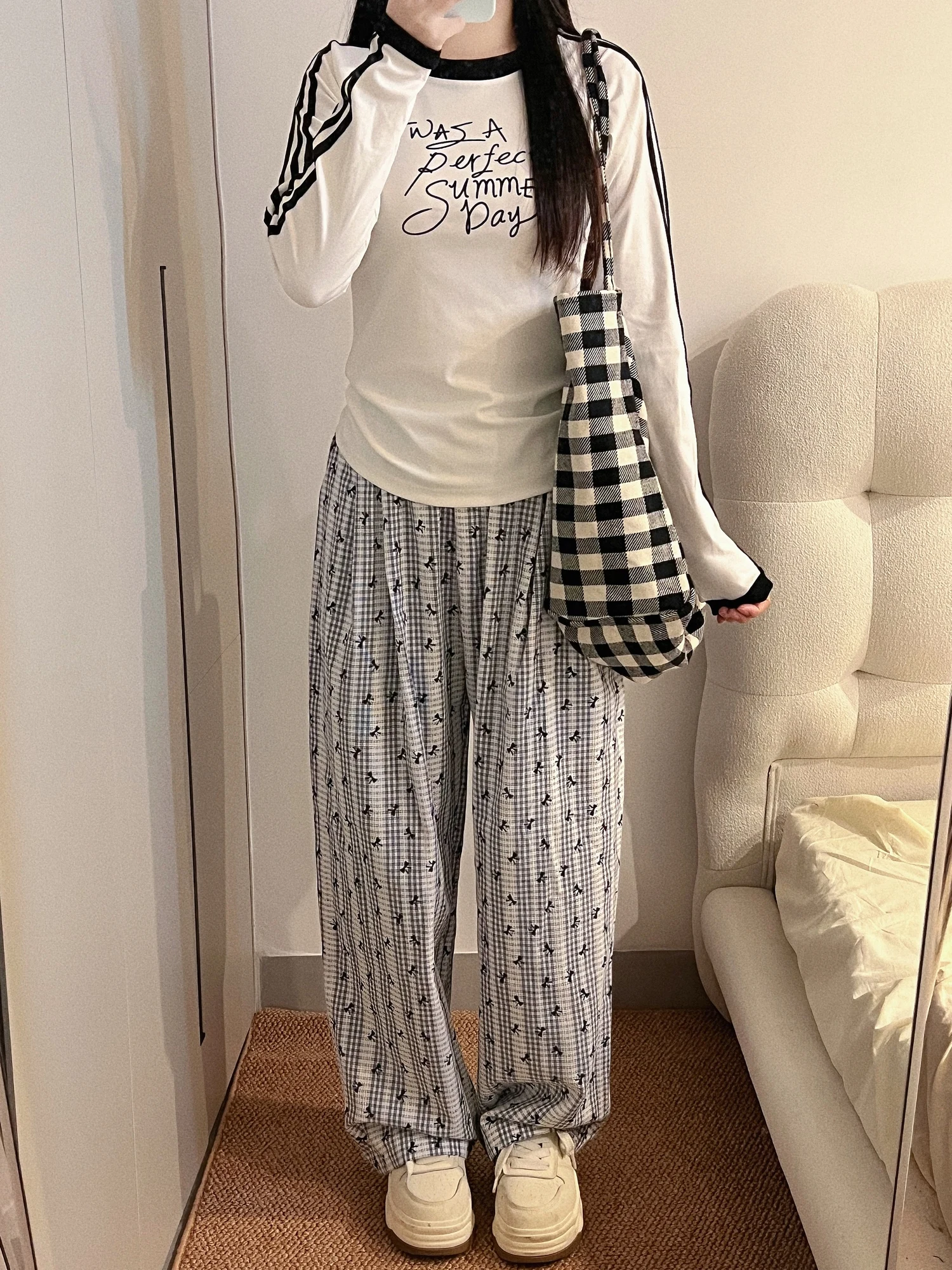 Guwu Rabbit Pill с буквенным принтом и круглым вырезом слегка широкая свободная рубашка