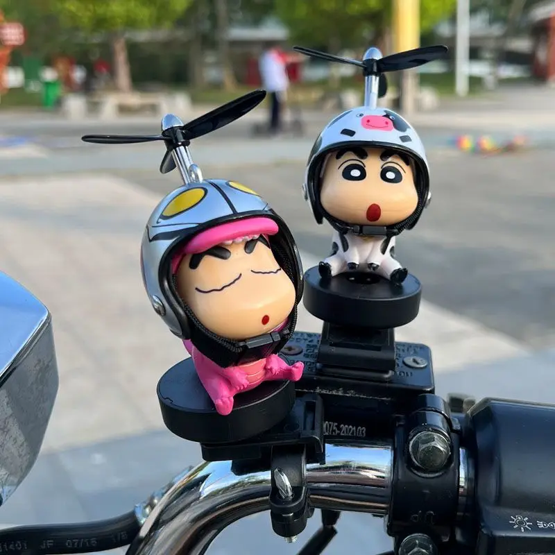 

Kawaii Crayon Shin-Chan Nohara Himawari Anime Hobby Cross-Dressing Car Decoration Bicycle Battery Car Car Motorcycle Decoration