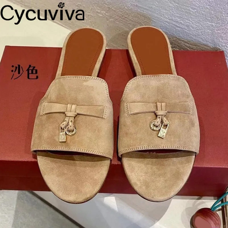 Шлепанцы женские замшевые с металлическим замком |