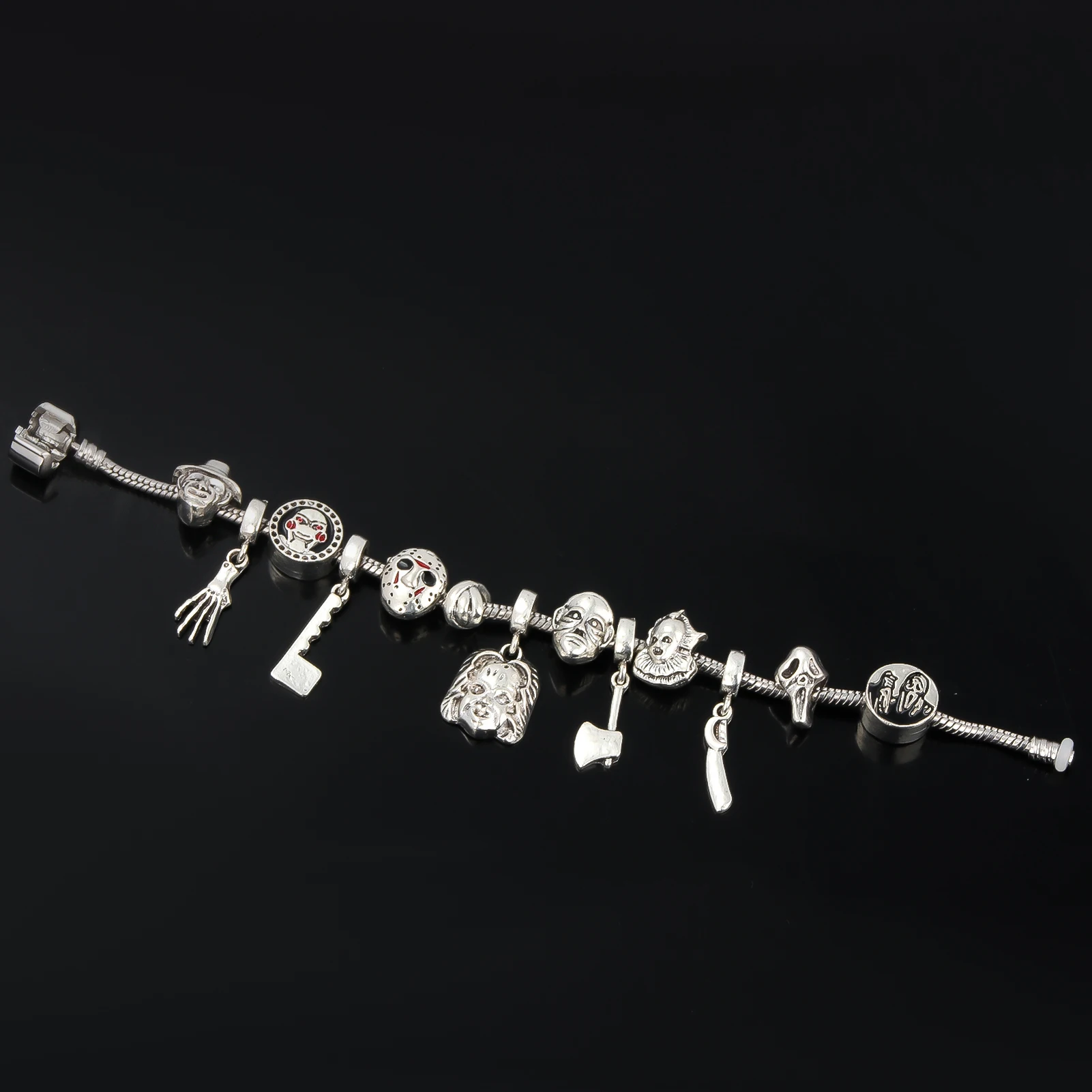 Металлический браслет ужасов Черная пятница с античной бронзовой пластиной