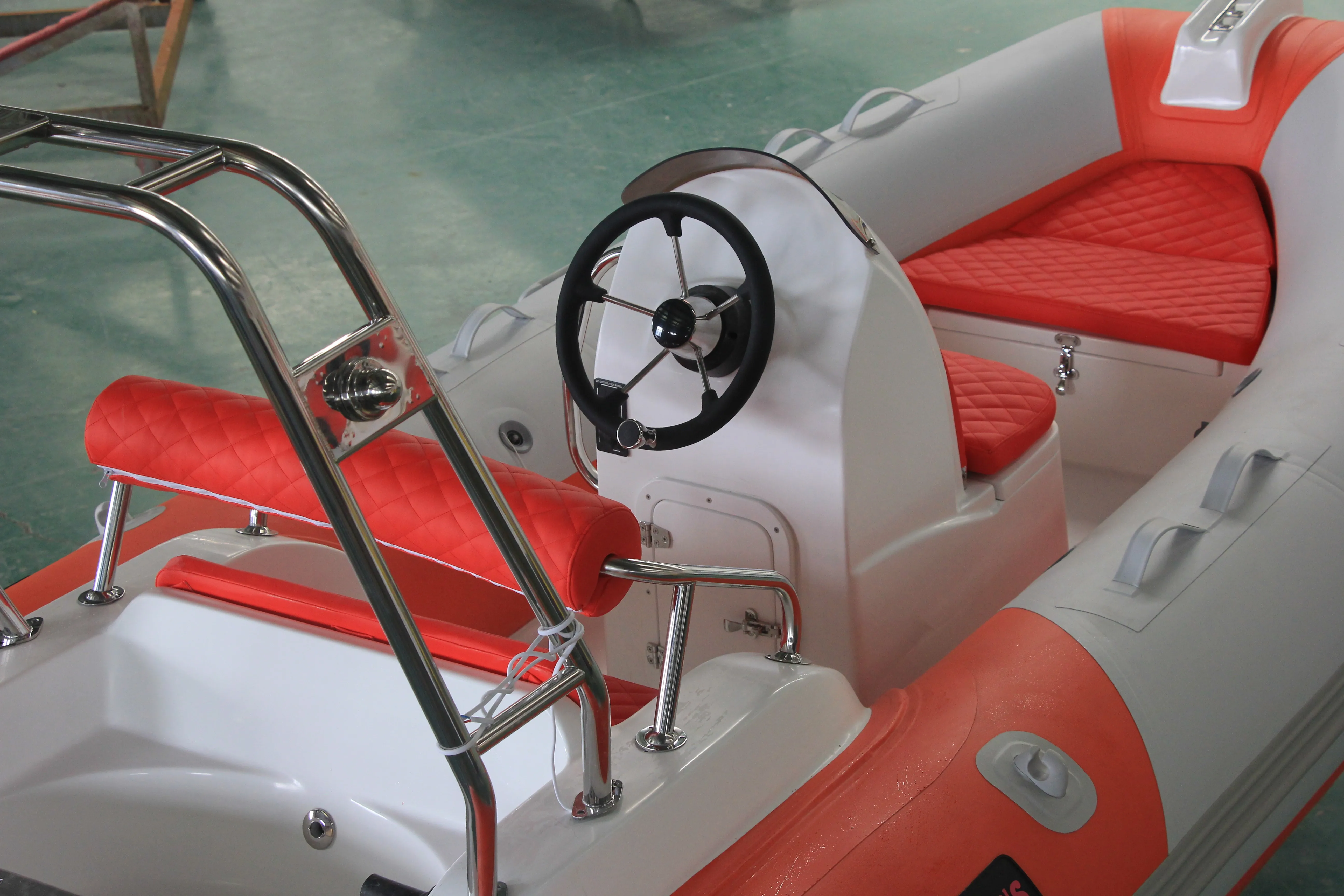 Жесткая надувная лодка из стекловолокна с двойным корпусом ПВХ и гипалона 390