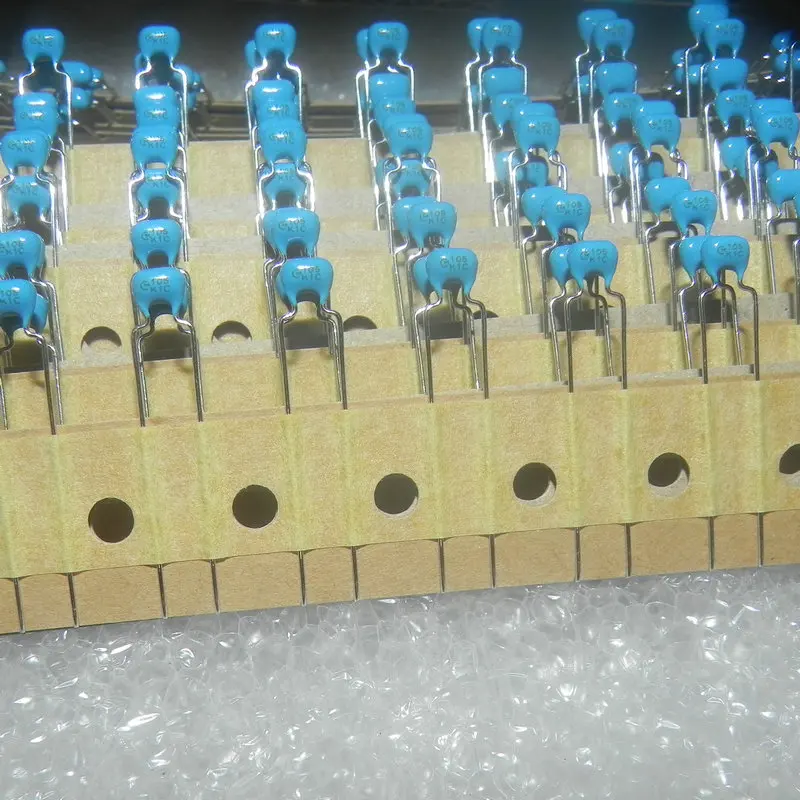 Конденсатор Murata Dushi 100 в 105K 1 мкф X7R RDER72A105K2M1C03A 20 шт.