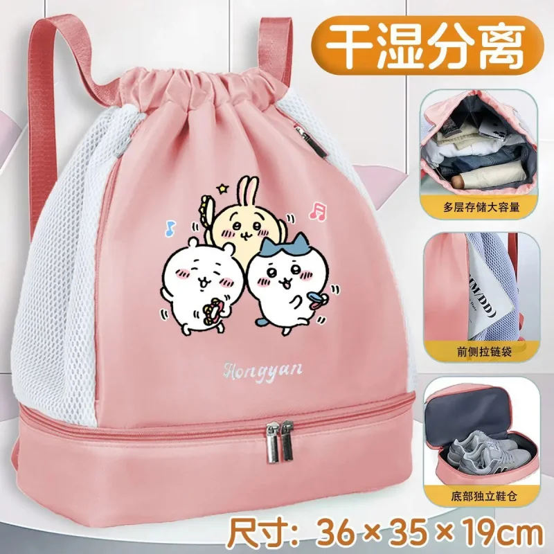Фото Оптовая продажа: Спортивная сумка-рюкзак Kawaii Chiikawa на шнурке с отдельным отсеком для обуви, разделением на сухую и влажную зоны, большой вместимости №5