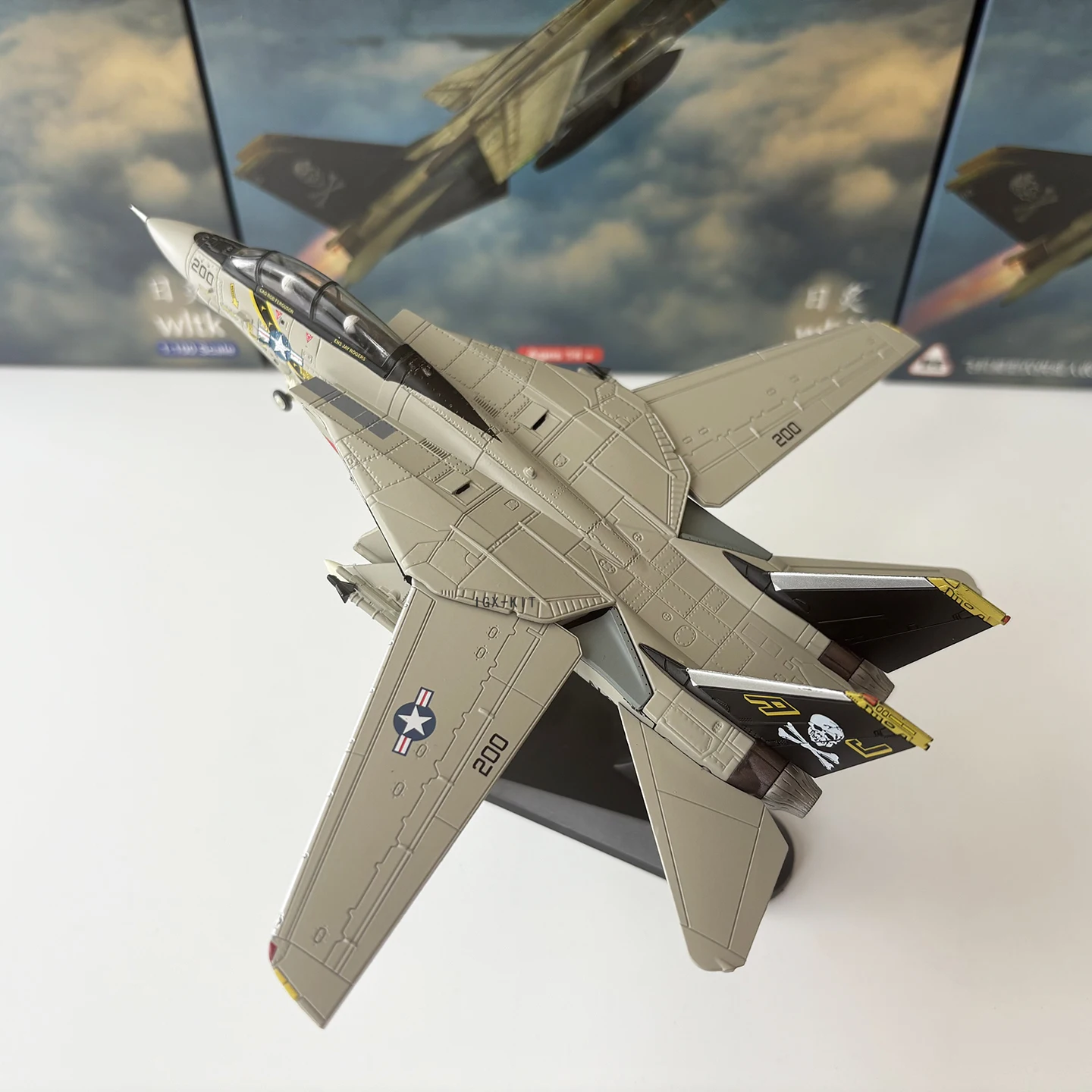Фото Масштабная модель военного самолета F-14 Tomcat ВВС США (VF-84 Squadron) в масштабе 1:100, готовая коллекционная игрушка-украшение из литого металла №1