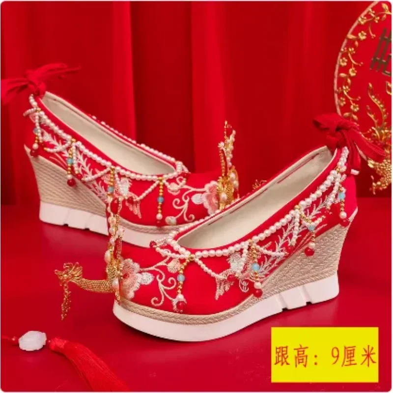 Китайские женские красные свадебные туфли Xiuhe на наклонном каблуке Hanfu с вышивкой