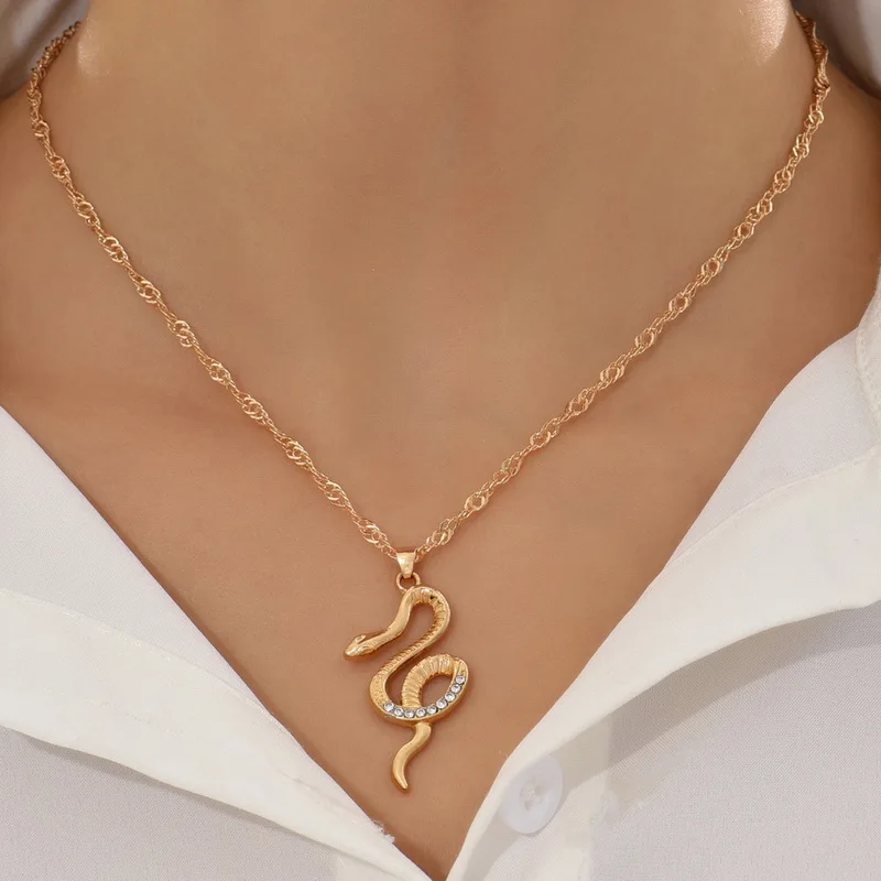 Ожерелье в виде змеи для женщин классическое колье золотого цвета с кулоном