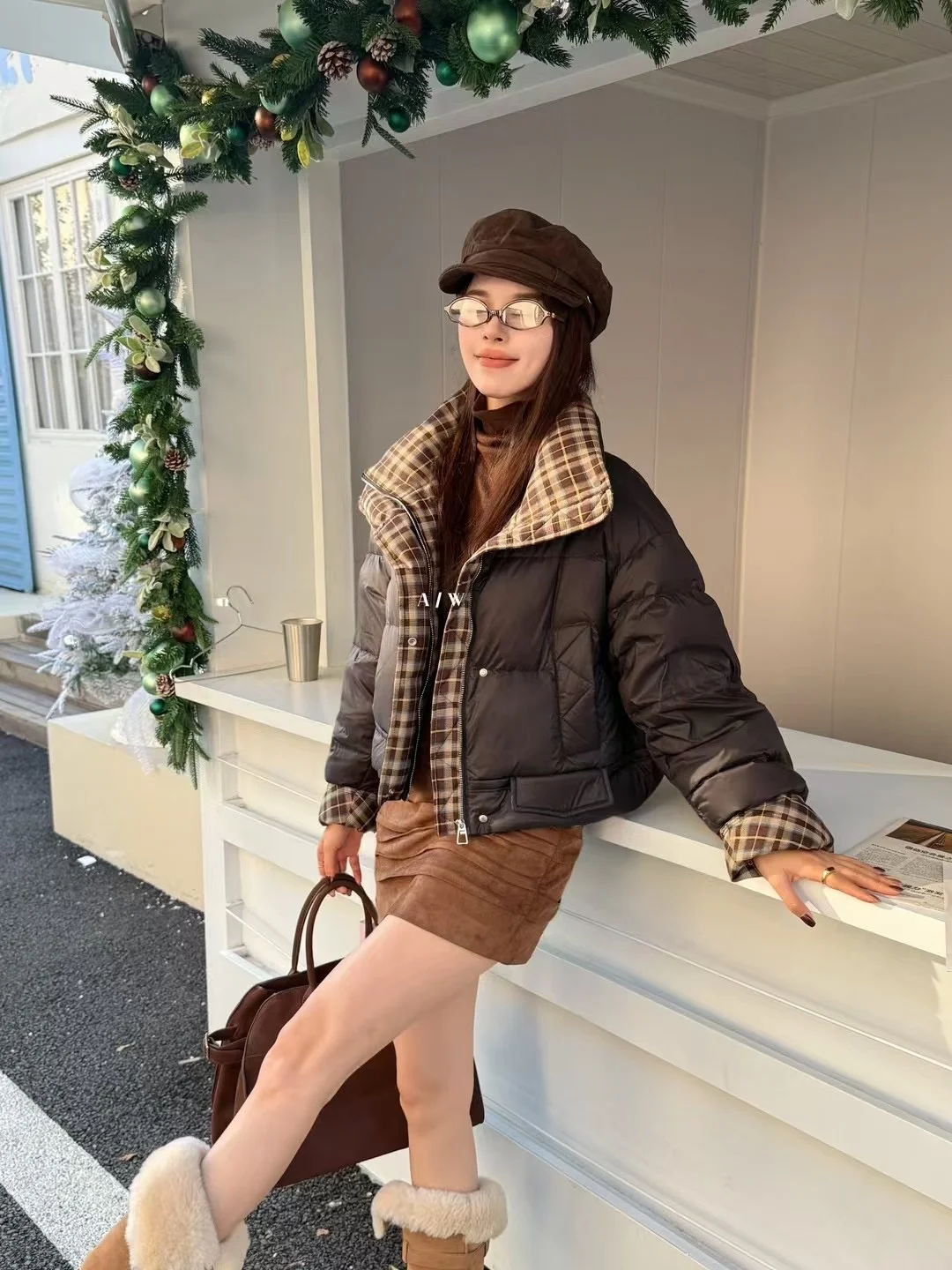 2024 зимний клетчатый пуховик контрастного цвета с воротником-стойкой короткий