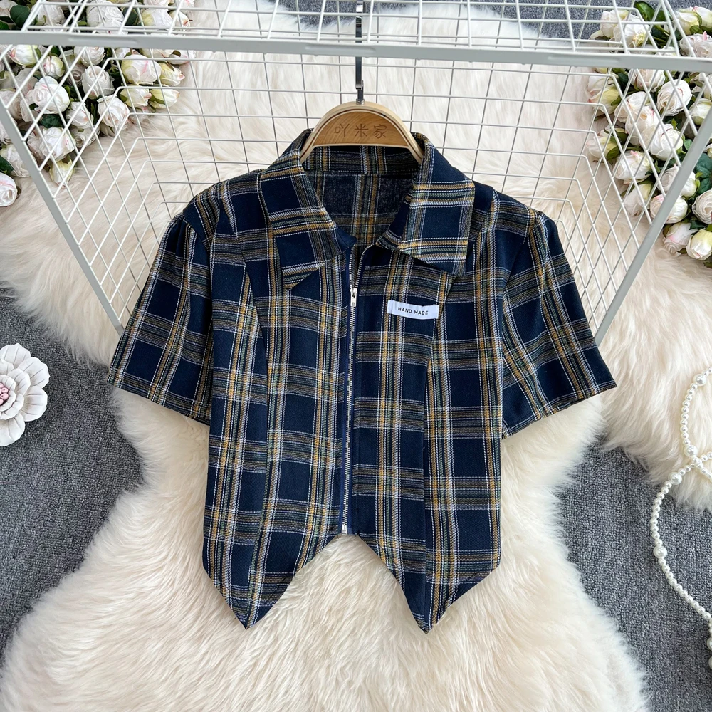 

VANOVICH Summer New American Original Design Vintage Plaid Polo-neck Short-sleeved Shirt Irregular Design Slim Short Zipper Top