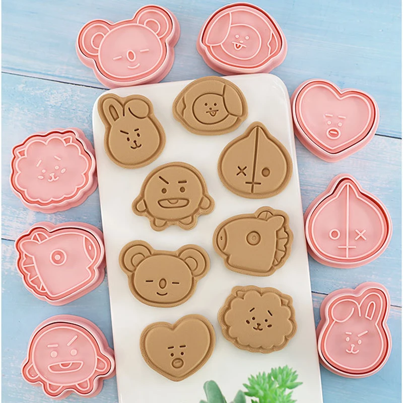 8Pcs/set Cute Cookie Cutters Plastic 3D Cartoon Pressable Biscuit Mold Cookie Stamp Kitchen Baking Pastry Bakeware Tools