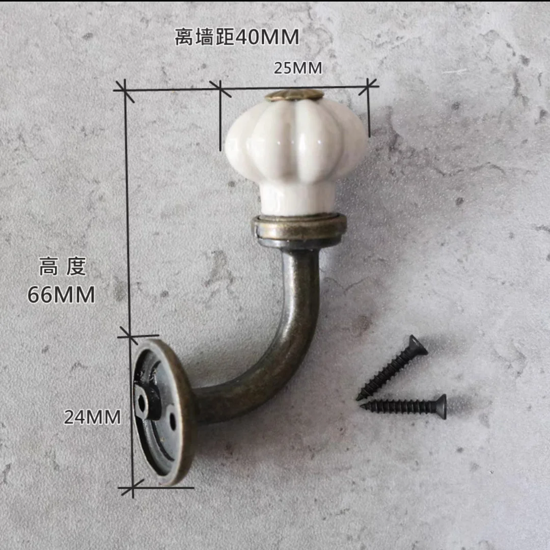 

Винтажные керамические крючки для ванной