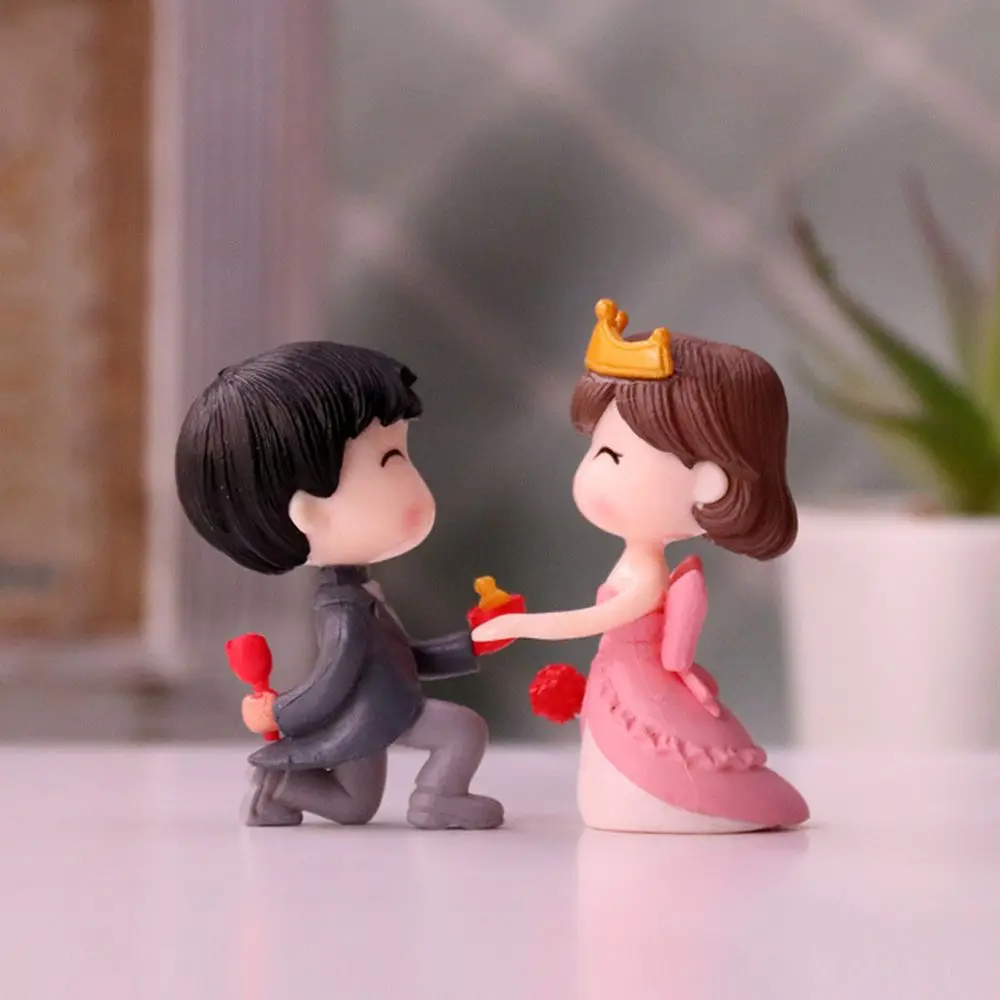

Romantic Couple Figurines Sweet Lovers Craft Resin Dolls Fairy Decorative Ornaments for Wedding Home Desk Decoration