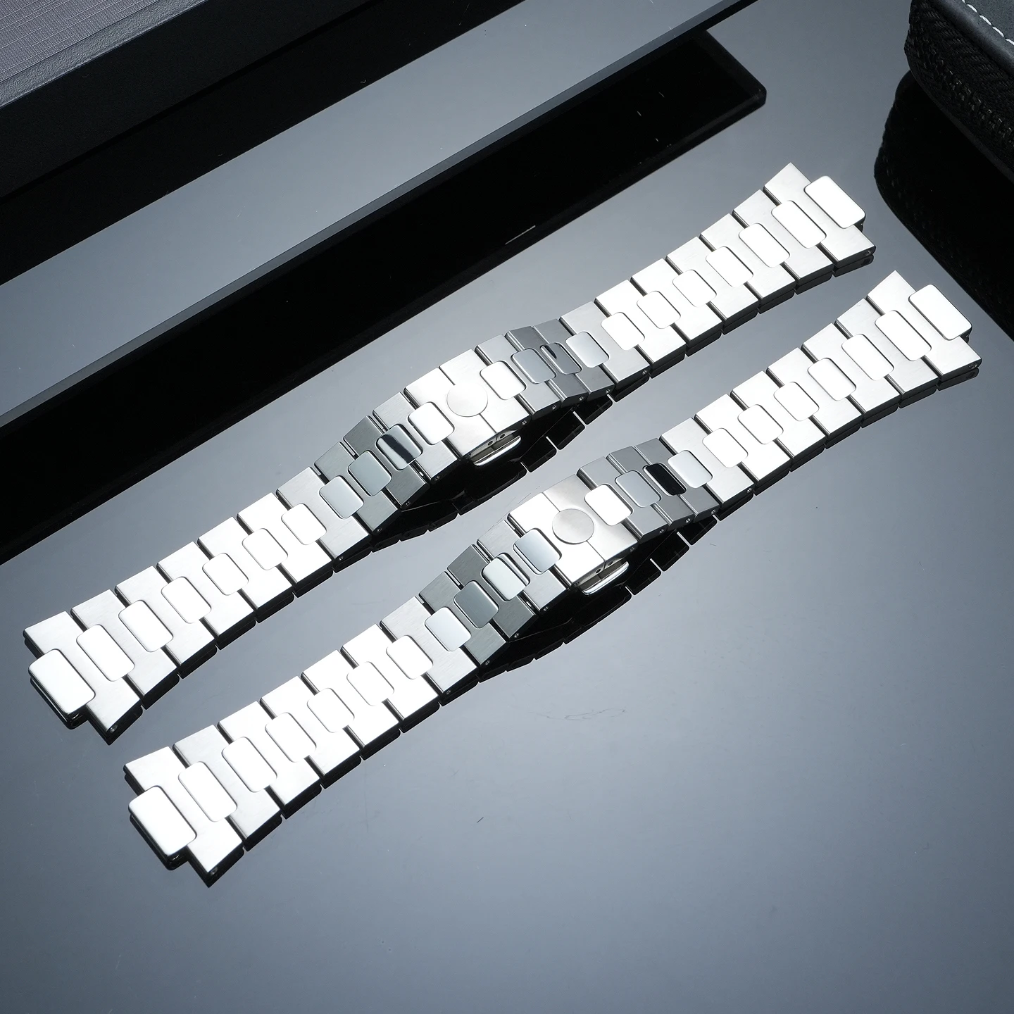 Фото Ремешок для часов Bell & Ross Square Watch BR05A BR05C-A523, модель Premium, из цельной нержавеющей стали 316L, с выемками, аксессуар для мужских часов №2