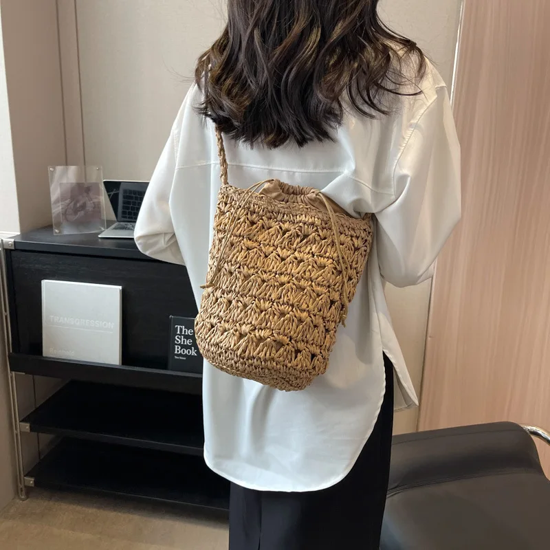 

Japanese Exquisite Straw Hollowed-out Solid Color Drawstring Women's Bucket Bag Summer New Women's One-shoulder Messenger Bag