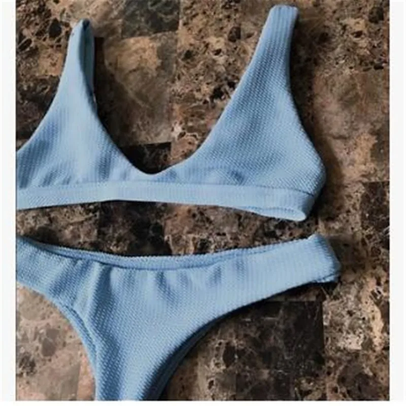 

Женский раздельный купальник с V-образным вырезом и чашками пуш-ап