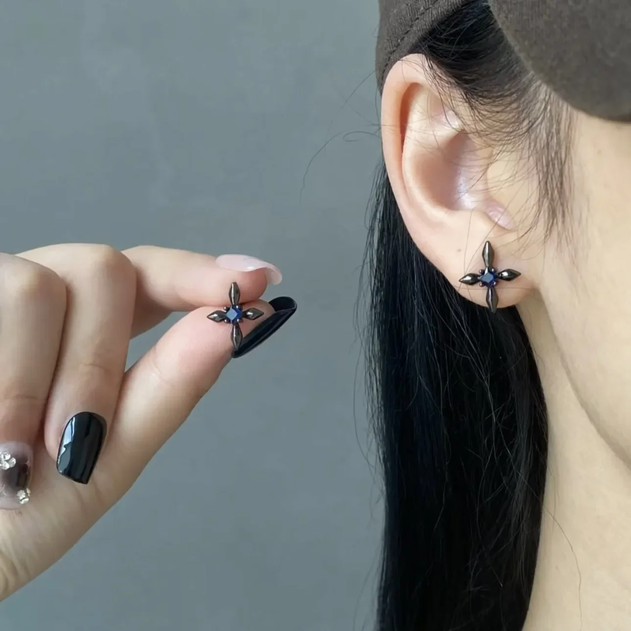 Элегантные циркониевые серьги-гвоздики с крестом и цветком для женщин простые