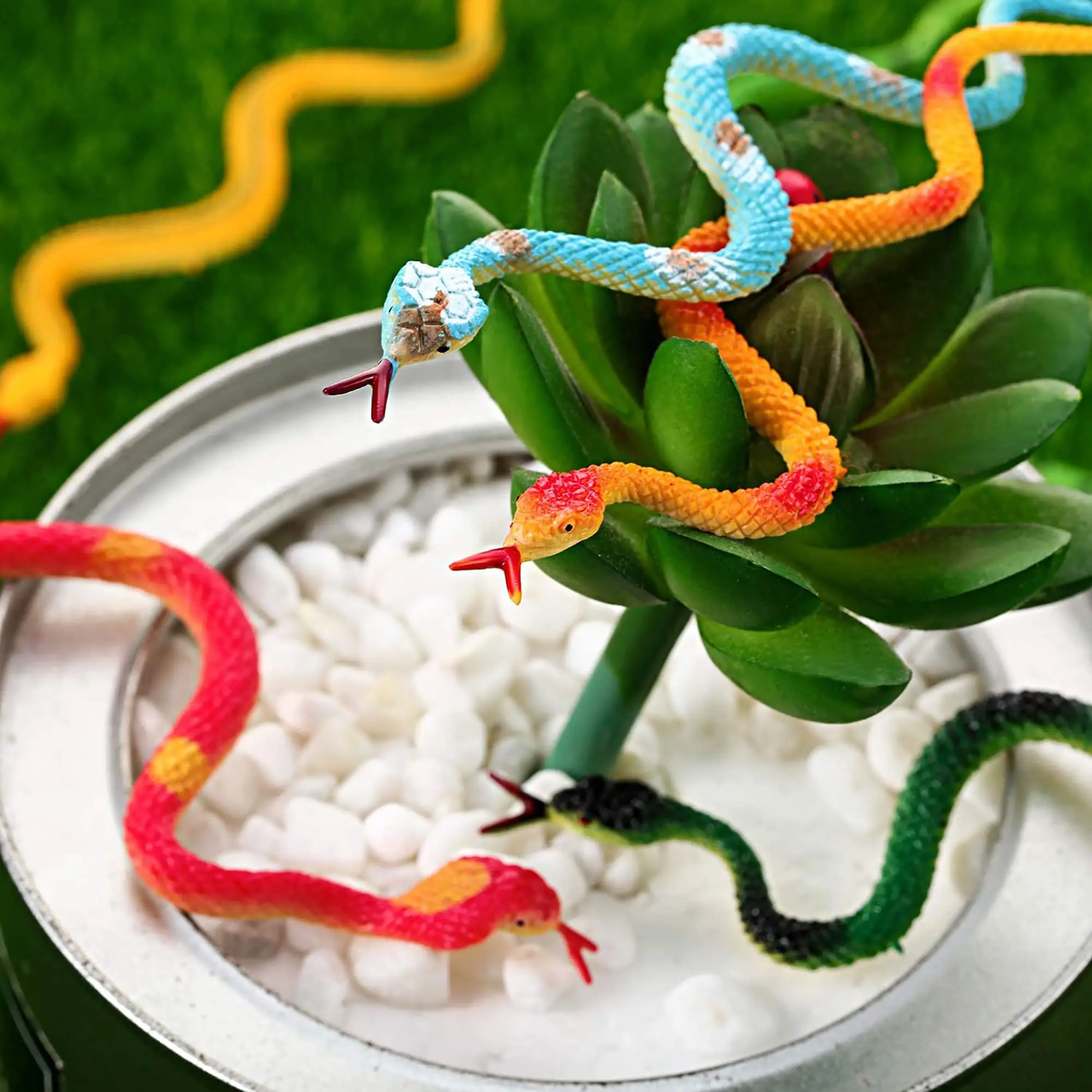 Тропическая змея 4. Тропические змеи. Резиновая змея. Змея игрушка. Игрушечных пластиковых змеек.