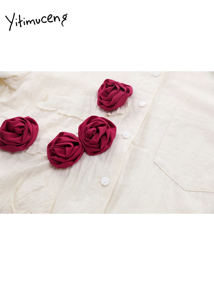 Женская блузка с длинным рукавом белая составного кроя трехмерным украшением в